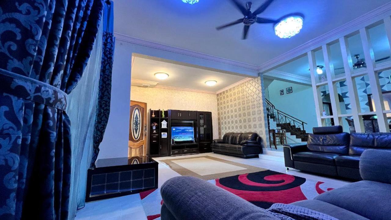 Yb Guest House 4 Bilik 5 Katil Chukai Exteriér fotografie